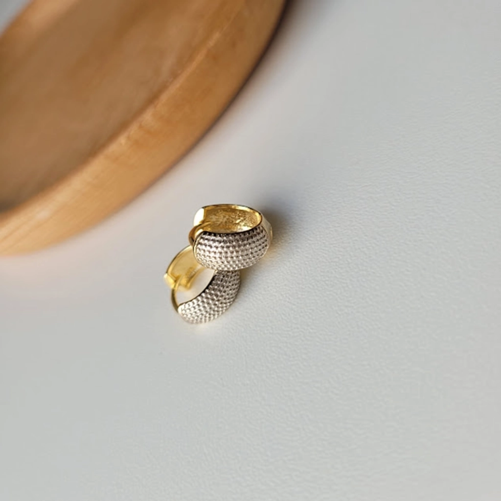 Argola Texturizada com Caneta de Ródio