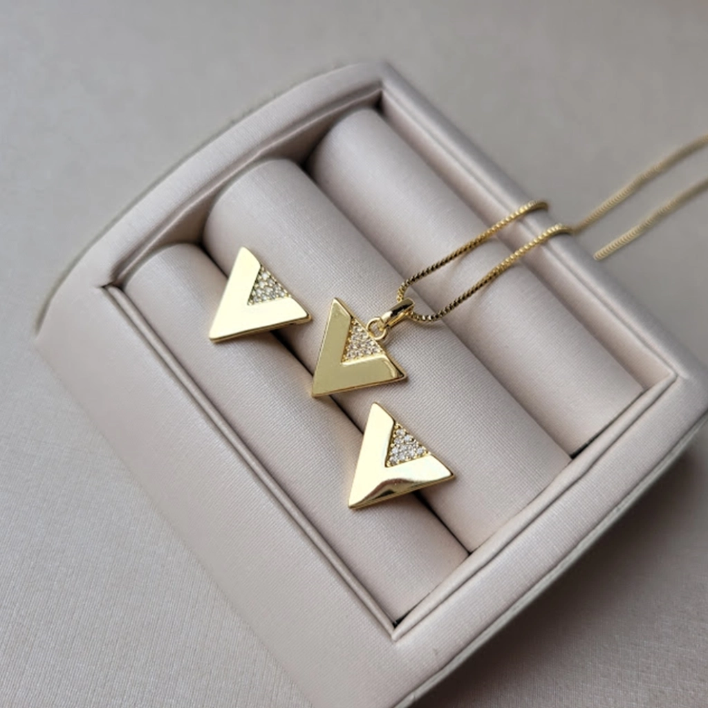 Conjunto Triângulo com Micro Zircônias Cravejadas