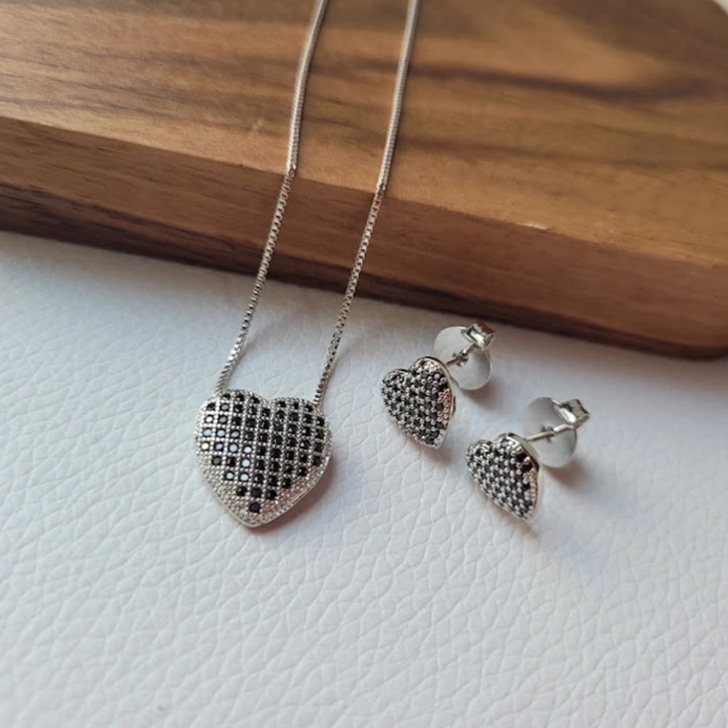 Conjunto Coração com Zircônias Pretas