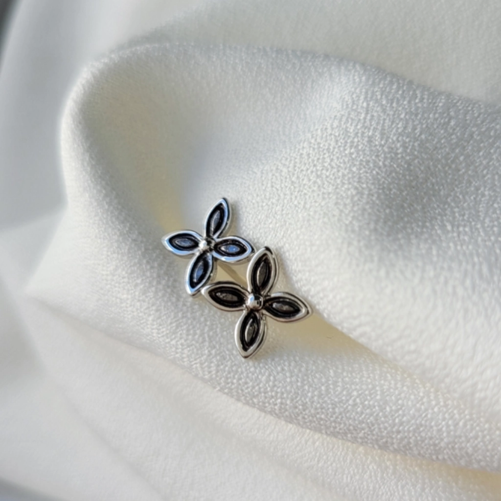 Brinco Flor com Caneta de Ródio